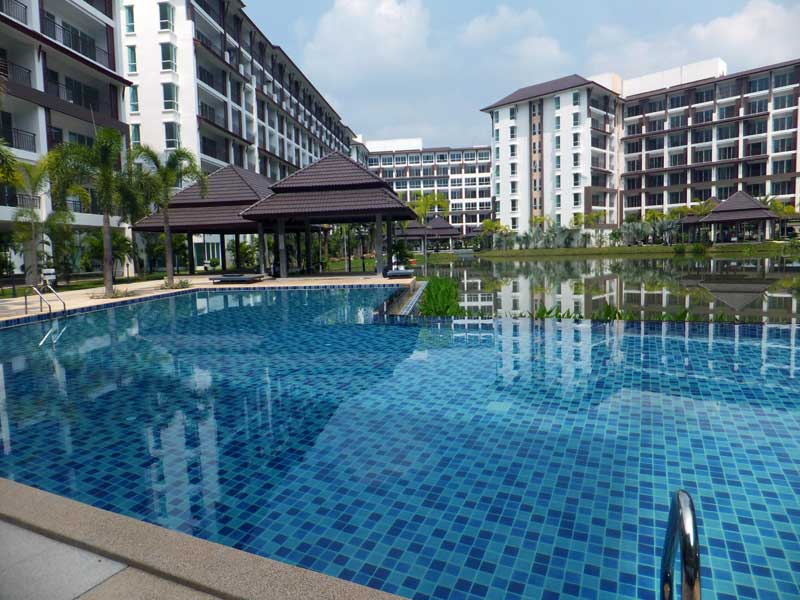 Bangsaray Condo pool